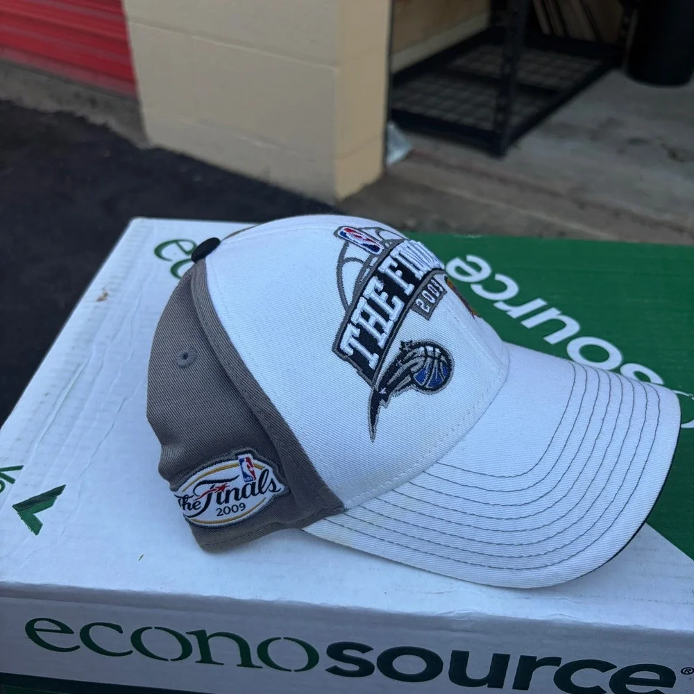 Adidas 2009 NBA Finals Hat‎ Lakers vs Magic Gray White Adjustable Strapback Cap